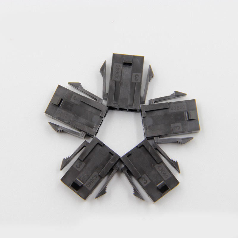 Prise du Micro-ajustement 3,0 de Molex 43640-0300 logeant le Bas-halogène simple d'oreilles de bâti de panneau de goupille de la rangée 3 en stock 43640-0300