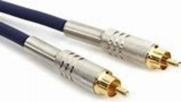 Cable de transmission haute tension avec une impédance inférieure à 30 Ohm et jaquette en PVC