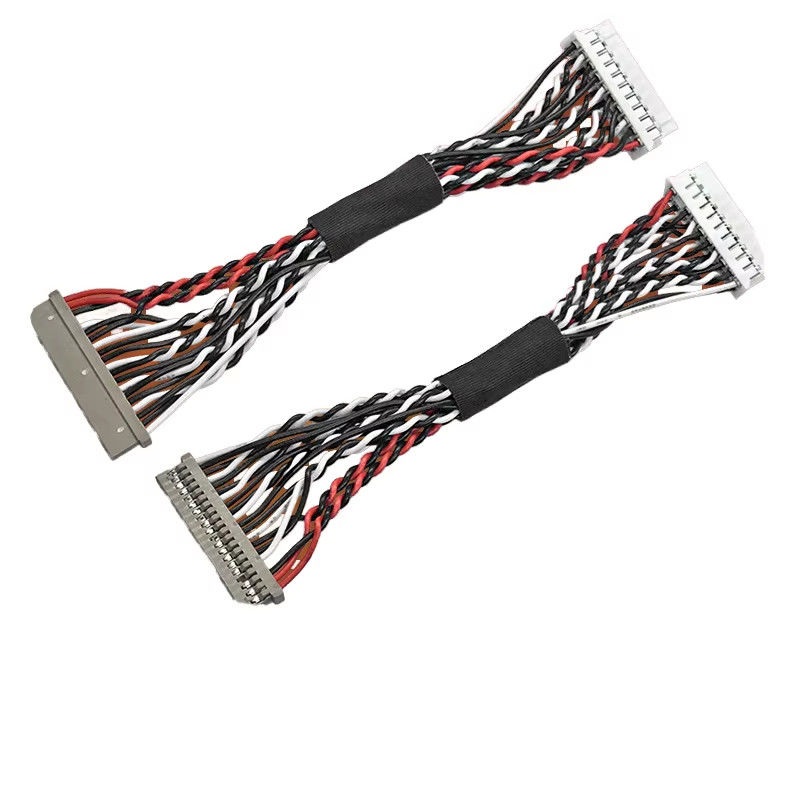 Ensemble de câbles LVDS de précision avec connecteurs sécurisés et paires blindées, conçus pour la stabilité du signal à grande vitesse