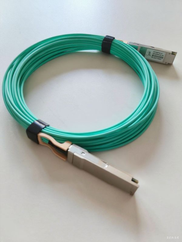 Fabricant de faisceaux de câbles proposant des assemblages QSFP-40G à haut débit avec une conception de câble personnalisée pour les centres de données, offrant une intégrité de signal à faible perte et un blindage EMI.