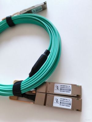 QSFP-40G câbles compatibles avec la conception de câbles personnalisés par le fabricant leader du harnais de fil. Assemblages de signal à grande vitesse pour les réseaux d'entreprise et les modules optiques.